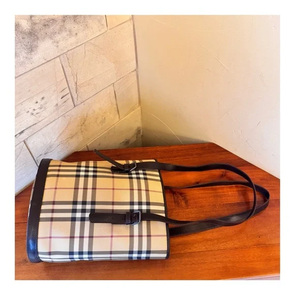 ❤️BEAUTIFUL❤️Burberry Bucket Bag - Picture 6 of 13